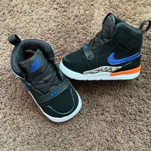 Nike shoes size 4